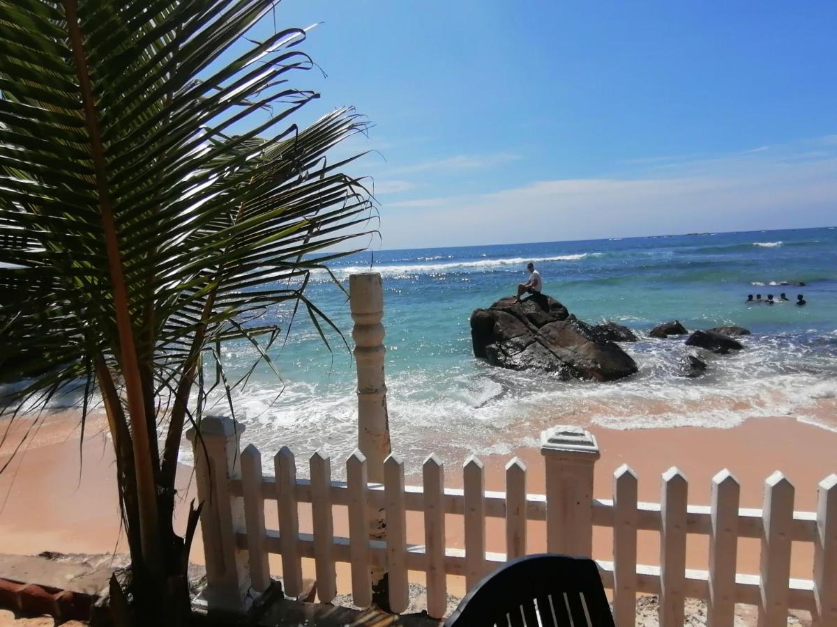 Happy Beach Villa Resort Unawatuna Exterior photo