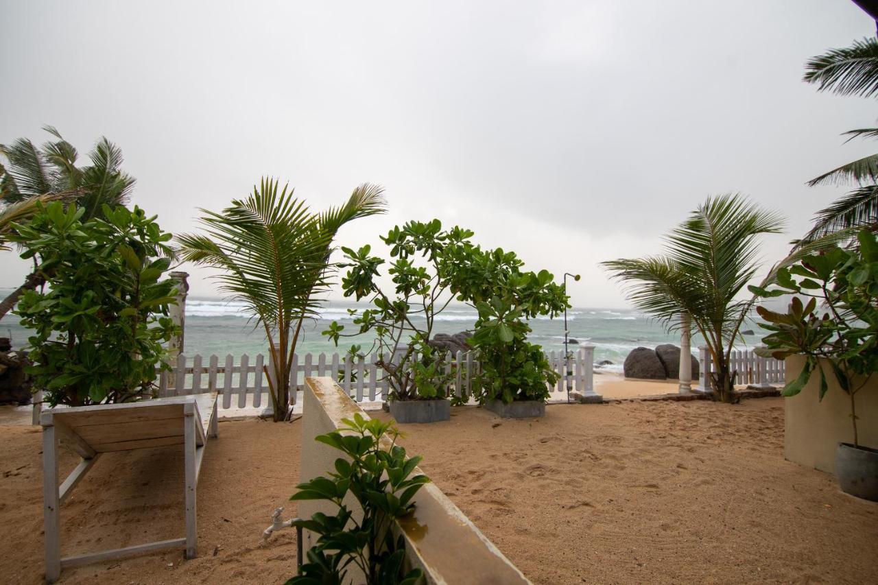 Happy Beach Villa Resort Unawatuna Exterior photo