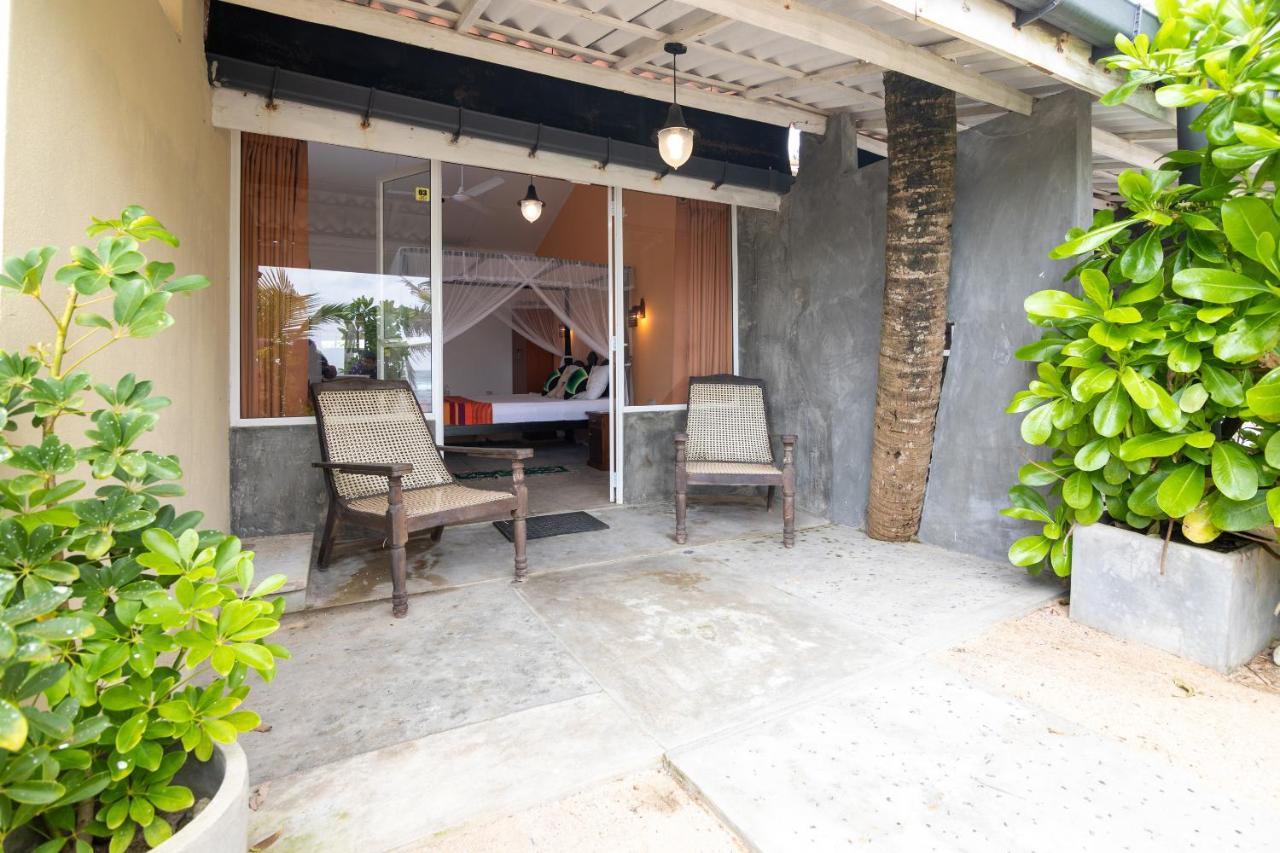 Happy Beach Villa Resort Unawatuna Exterior photo